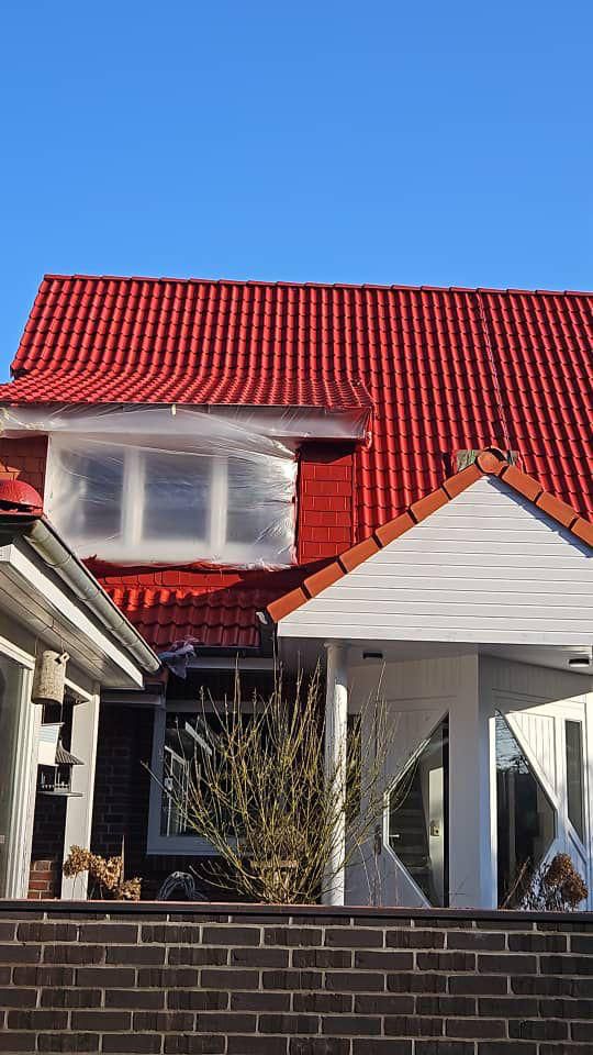 Frisch beschichtetes rotes Dach